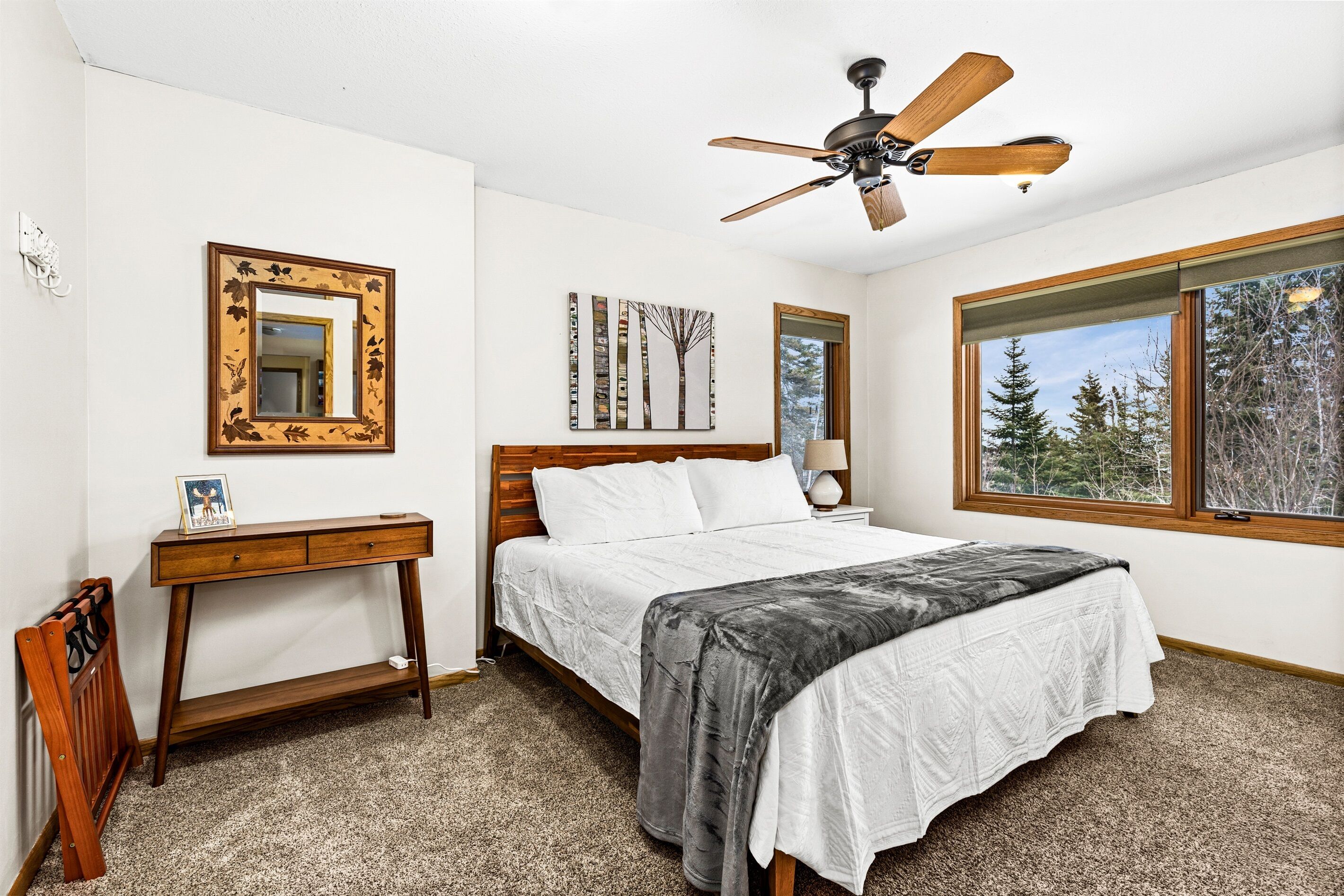 3 bedrooms, travel crib, WiFi, bed sheets