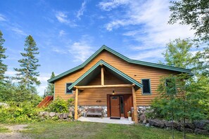 Exterior - 8 Min to Lutsen MTN/Game Garage/ King Beds/Views (Tofte)