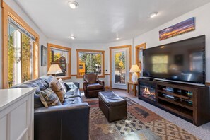 Smart-TV, peis, videospill og DVD-spiller