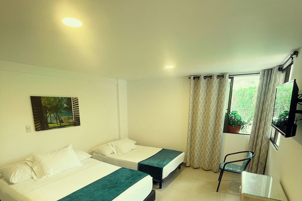 Habitación triple básica, vista a la montaña | Wifi gratis
