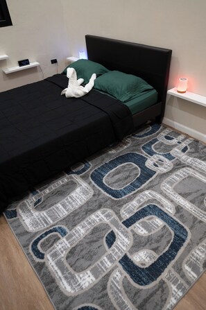 2 bedrooms, desk, WiFi, bed sheets - TOUCAN BLUE HAVEN...Enjoy Pardise  (Granville)