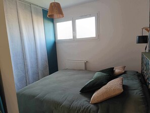 2 bedrooms, desk, iron/ironing board, WiFi - House with garden and spa located between Bordeaux and the Médoc vineyards (Parempuyre)