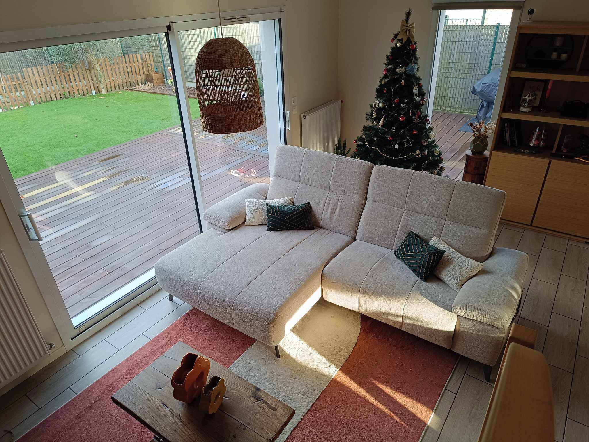 TV connectée, livres, chaîne hi-fi