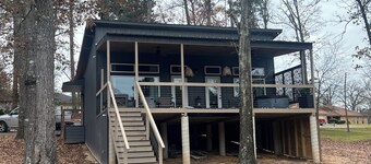 Cozy cabin in lovely Longview with WiFi, AC