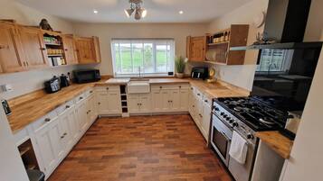 Nhà | Bếp riêng | Tủ lạnh, lò vi sóng, lò nướng, bếp nấu