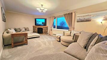 Nhà | Khu phòng khách | TV, lò sưởi