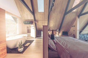 4 habitaciones, escritorio, tabla de planchar con plancha y wifi 