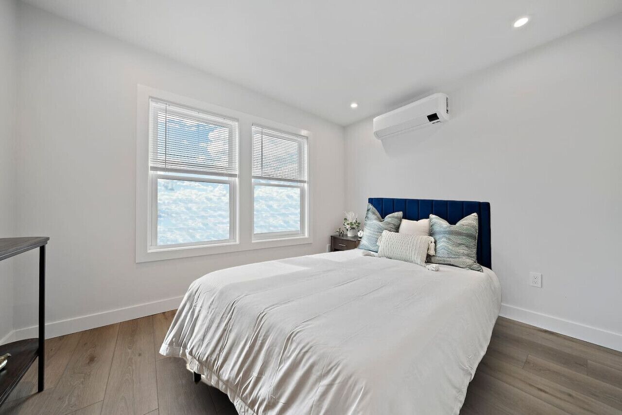 3 bedrooms, iron/ironing board, travel crib, free WiFi