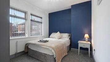 2 bedrooms, internet, bed sheets