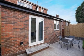 Outdoor dining - NEW! 2 bedroom house in Newcastle Upon Tyne (Tyne and Wear)