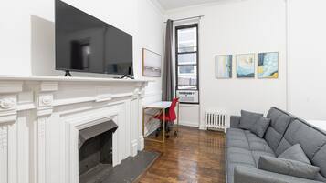 Apartment, 1 Bedroom, City View | Dining