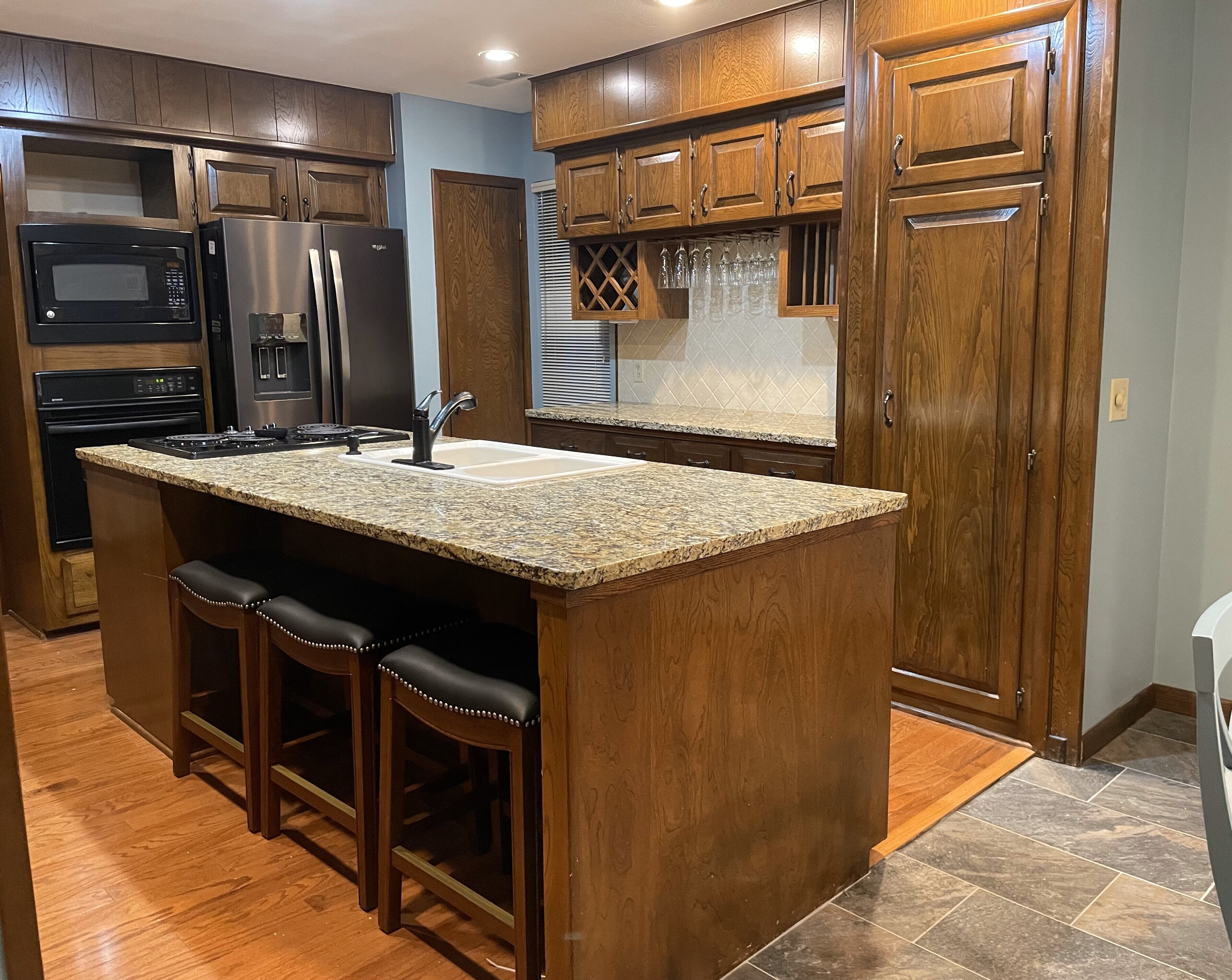 Refrigerador, microondas, horno y parrilla de estufa 