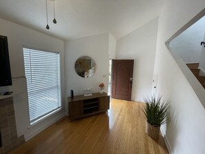 Interior - Pet Friendly 2BR Near DT Austin with Parking! (Austin)