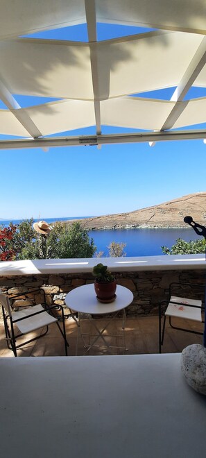 Property grounds - Cycladic House with a Pool. Exceptional views and 2min walk from the beach. (Kythnos)