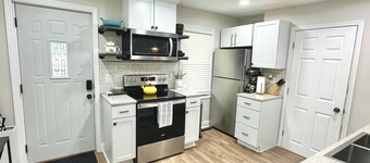 Private 1BR Cottage with City Views