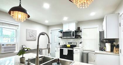 Private 1BR Cottage with City Views