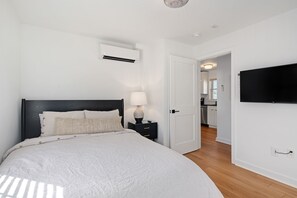 1 slaapkamer, een strijkplank/strijkijzer, wifi, beddengoed