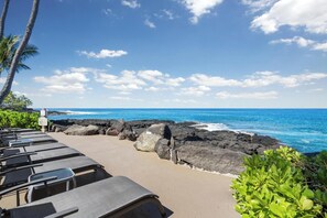 Sun-loungers, beach towels - Kona Makai #5203 Ocean View ,
A Hawaiian Paradise (Kailua-Kona)