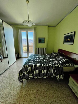 3 bedrooms, iron/ironing board, WiFi, bed sheets - On top of the Lake - Lago Maggiore at your feet (Stresa)