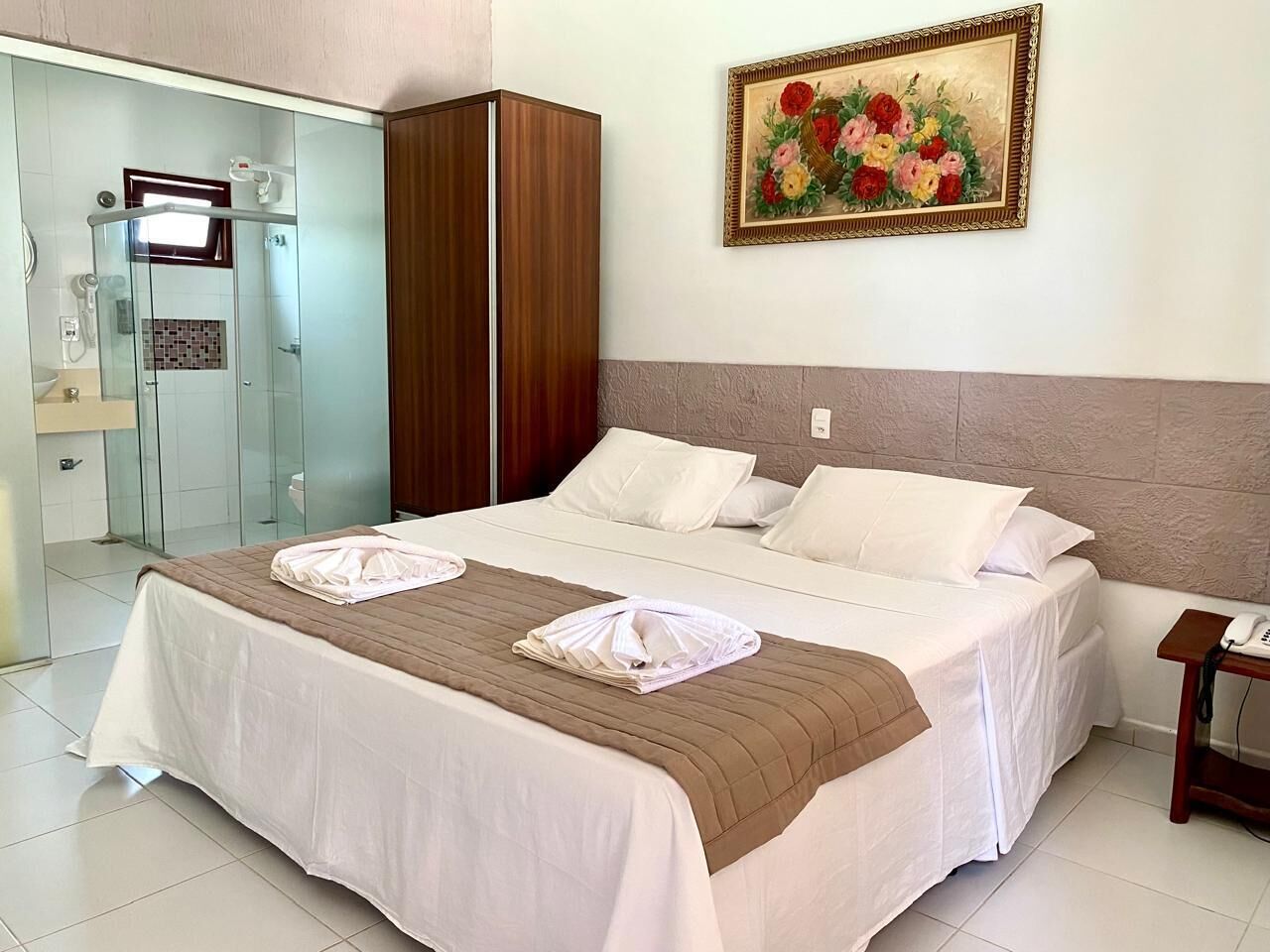 Dobbeltrom – deluxe, balkong, bassengutsikt | Strykejern/-brett, wi-fi (inkludert) og rullestolvennlig