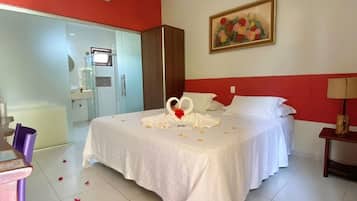 Deluxe Double Room, Balcony, Pool View | Private spa tub