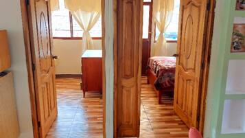 2 slaapkamers, een strijkplank/strijkijzer, wifi, beddengoed