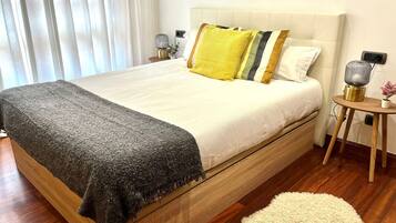 Iron/ironing board, free WiFi, bed sheets