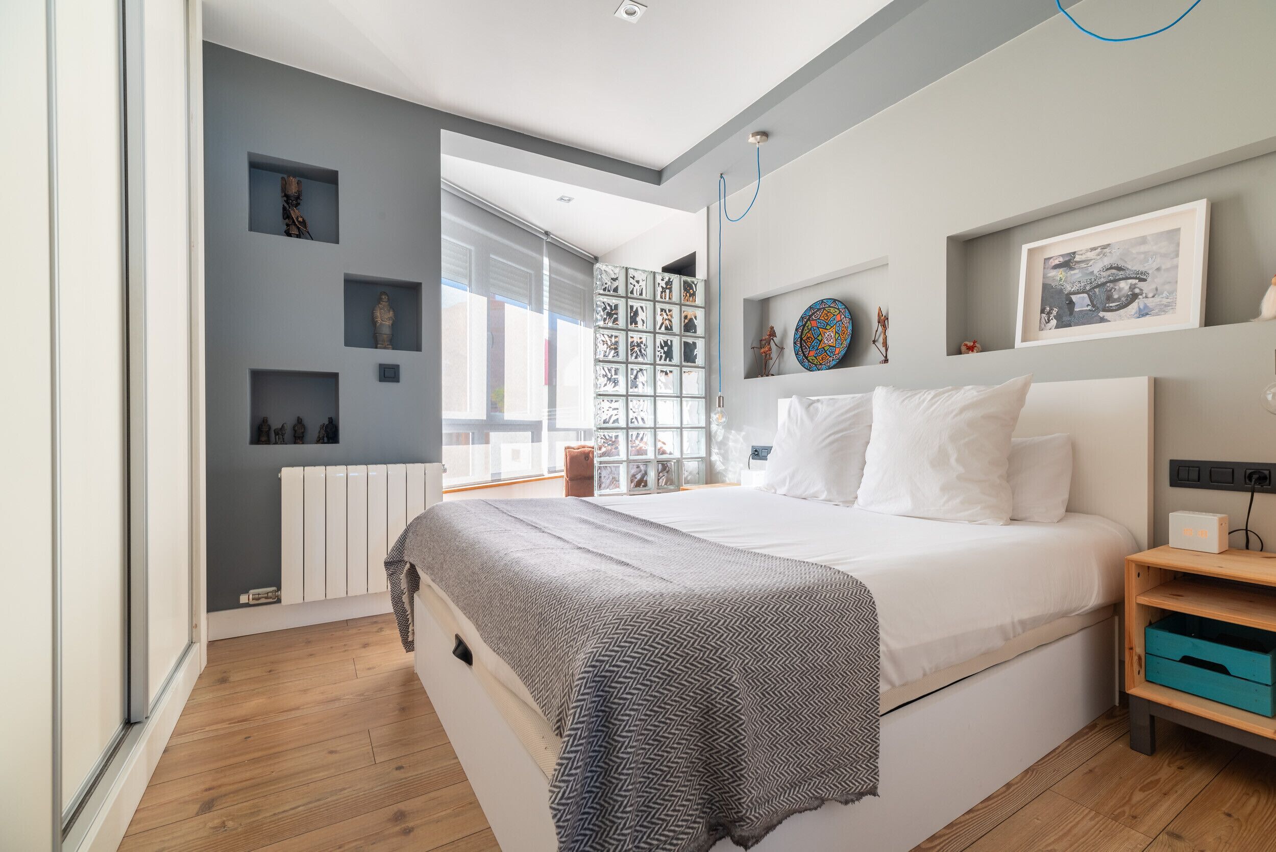 Iron/ironing board, free WiFi, bed sheets