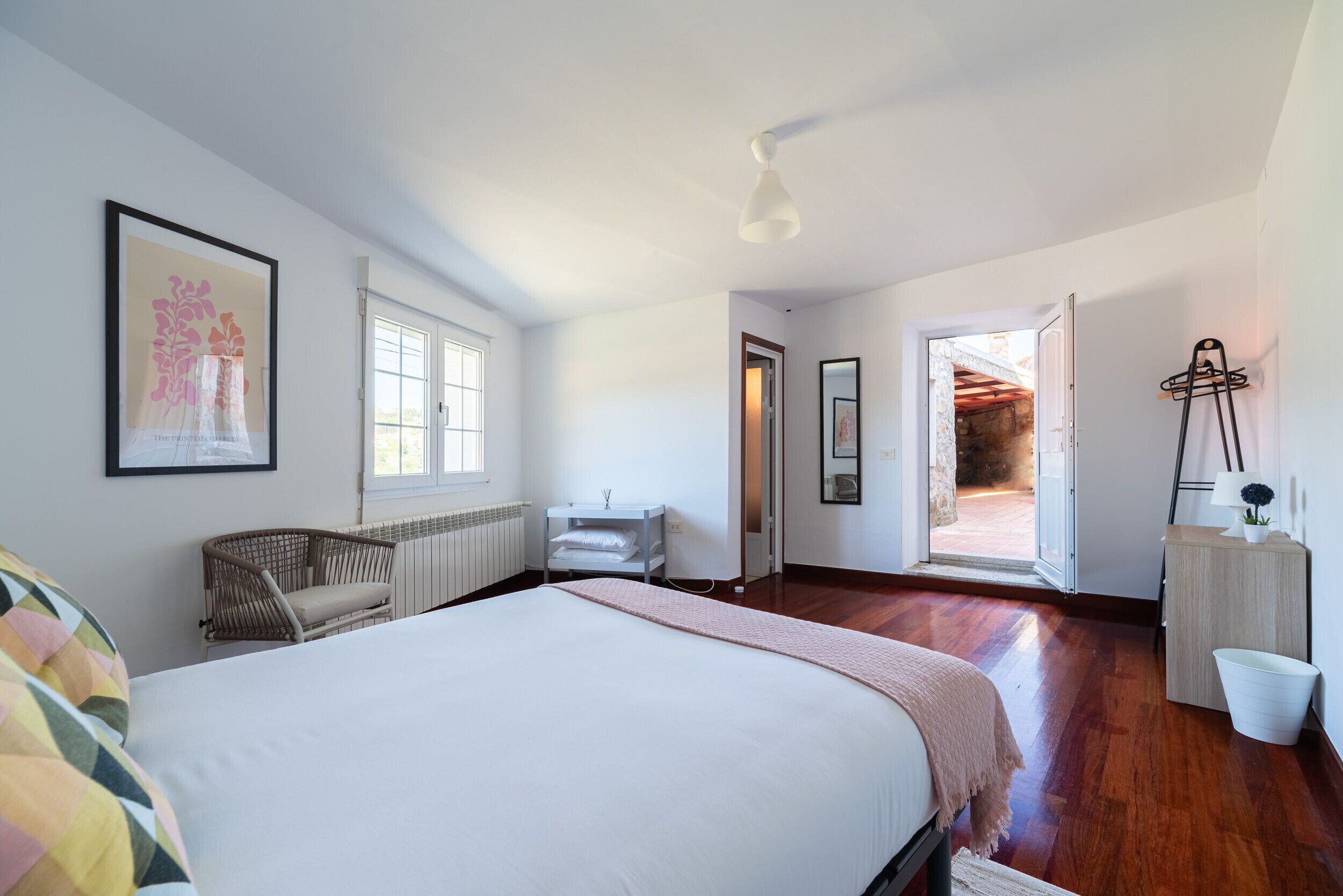 5 bedrooms, iron/ironing board, free WiFi, bed sheets