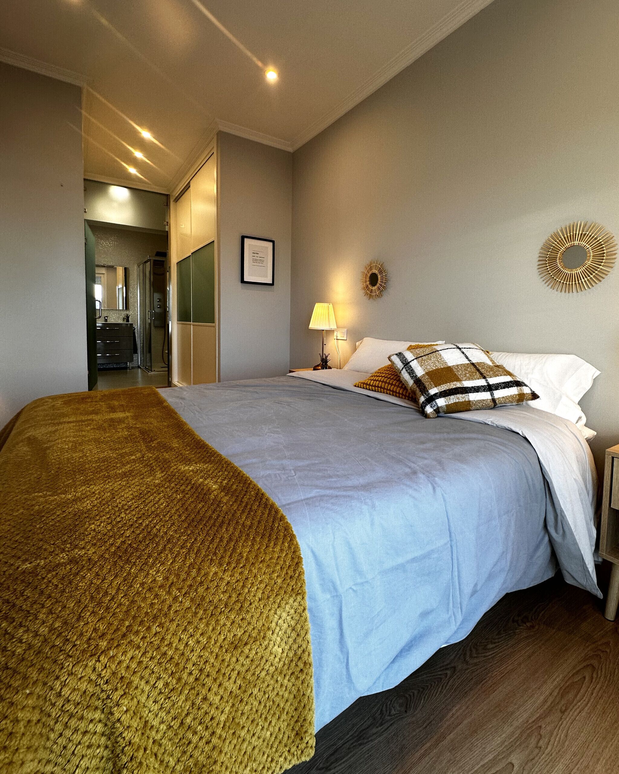 2 dormitorios, tabla de planchar con plancha, wifi gratis y ropa de cama