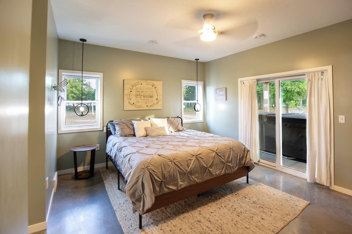 3 室のベッドルーム、デスク、アイロン / アイロン台、WiFi (無料)