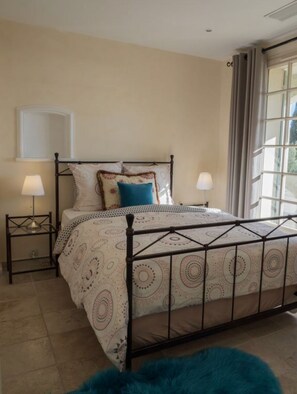 4 quartos, ferros/tábuas de passar roupa, Wi-Fi, roupa de cama