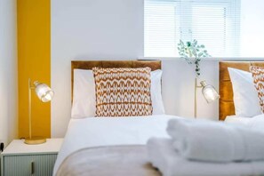 2 bedrooms, iron/ironing board, free WiFi - Westlea (Leeds)