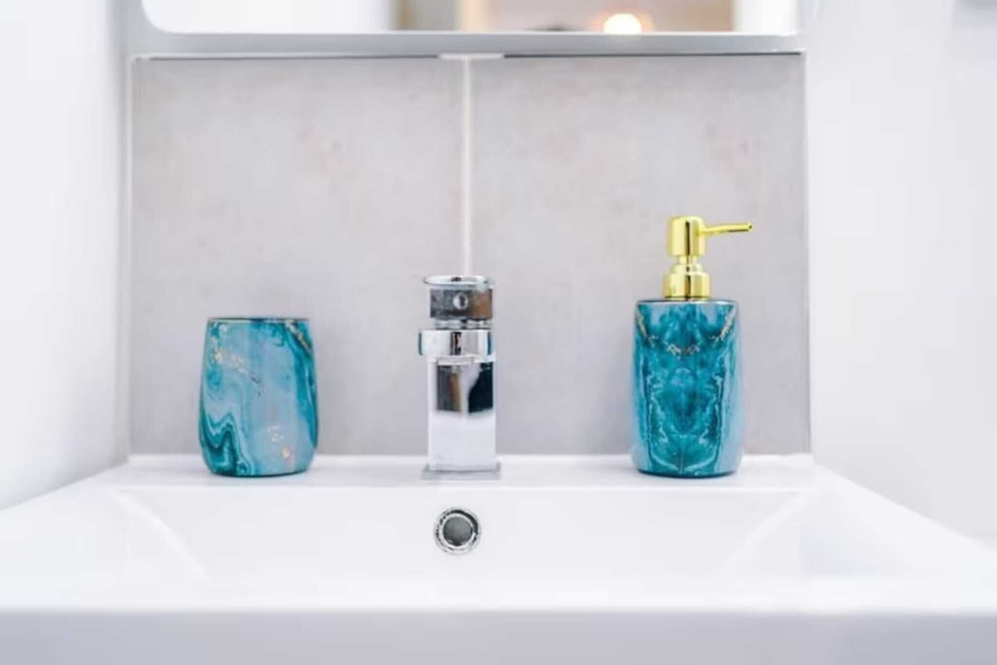 Hårføner og håndklær