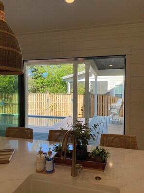 Utendørsbasseng og et oppvarmet basseng