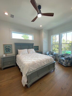 4 habitaciones, caja de seguridad en la habitación y escritorio 