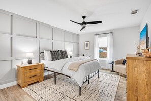 3 bedrooms, desk, iron/ironing board, travel crib