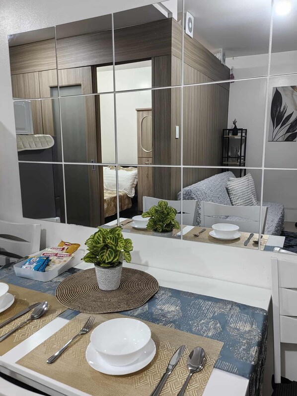 1 bedroom, in-room safe, WiFi, bed sheets