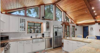 River House with Dock, Waterfront Stunner Sunrise to Sunset