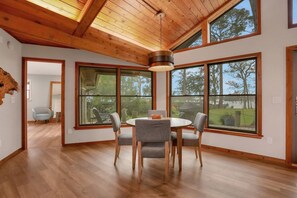 Dining - River House with Dock, Waterfront Stunner Sunrise to Sunset (St Johns)