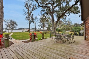 Outdoor dining - River House with Dock, Waterfront Stunner Sunrise to Sunset (St Johns)