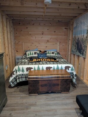 4 bedrooms, desk, WiFi, bed sheets