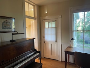 Interior - Spacious modernized 5-bedroom farmhouse on vineyard (Oakley)