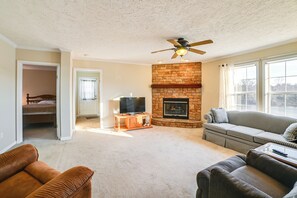 TV, fireplace, DVD player - Walk to Ohio River: Golconda Home w/ Water Views! (Golconda)