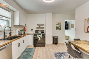 Fridge, microwave, stovetop, dishwasher