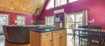 Snowmobiling On-Site: Secluded Vermont Getaway