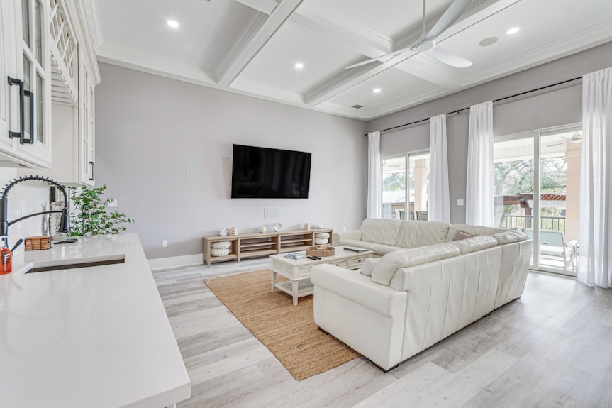 Waterfront Retreat W/ Outdoor Oasis In Pensacola - Pensacola, FL