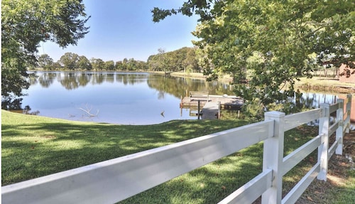 Relaxing Lake House Retreat on 12 Acres