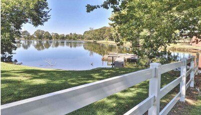 Relaxing Lake House Retreat on 12 Acres