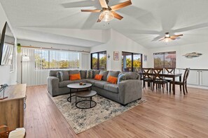 House (4 Bedrooms) | Front of property